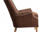 Sillón tapizado marrón de estilo clásico