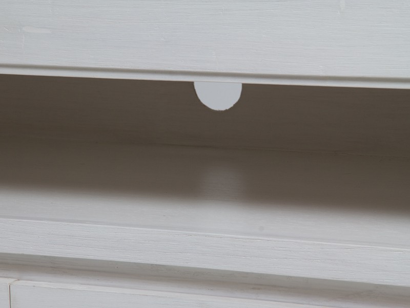 Mueble para televisión blanco estilo nórdico con 2 cajones