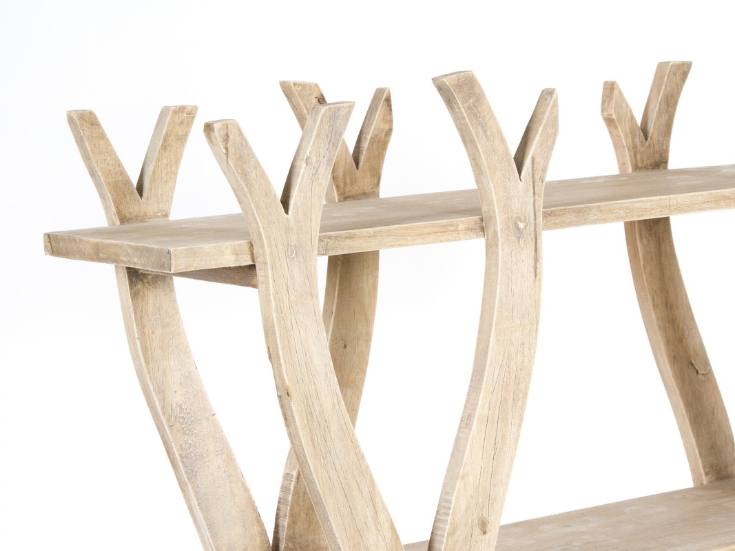 Estantería con forma de árbol de madera natural envejecida