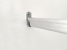 Armario ropero de puertas correderas con barra metálica