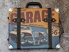 Adorno metálico de pared maleta garage vintage