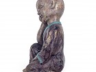 Figura de Buda pequeño durmiendo sobre mano