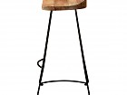 Taburete de madera combinado con patas de metal