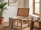 Sillón bajo madera