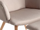 Sillón nórdico con patas madera inclinadas y ottomán