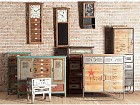 Reloj de pared vintage de madera y hierro
