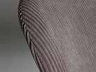 Sillón curvo sin patas tapizado