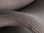 Sillón curvo sin patas tapizado