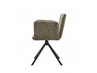 Silla de líneas rectas con reposabrazos anchos