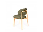 Silla de madera con respaldo y asiento tapizado