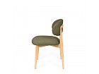 Silla de madera con respaldo y asiento tapizado