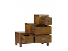 Mueble escalera a la derecha de madera con cajones
