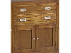 Bufet colonial con puertas de cristal y madera y 2 cajones