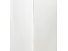 Librería blanca con estantes cerrados y cajones