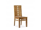 Silla de madera con detalles en respaldo