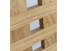 Silla de madera con detalles en respaldo