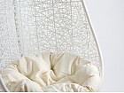 Silla nido con cojín blanco