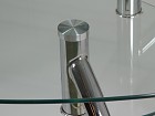 Conjunto mesa de vidrio y sillas blancas de polipiel