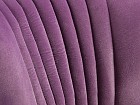 Butacón púrpura de madera y tela
