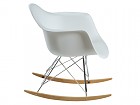 Mecedora Eames blanca