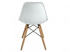 Mesa redonda de cristal con sillas Eames