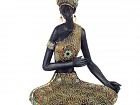 Figura decorativa africana de mujer Masai sentada