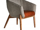 Sillón de estilo retro combinado con asiento de piel