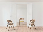Silla de madera con respaldo curvo