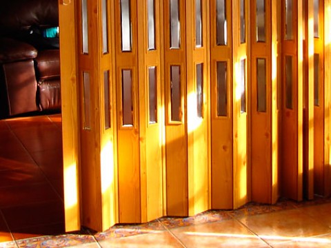 Puertas plegables de interior - Ventajas e inconvenientes