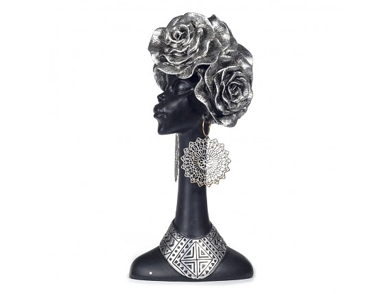 Figura africana de perfil cuello largo con rosas en cabeza