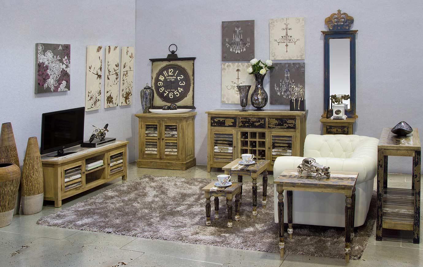 Muebles cottage de estilo country en madera decapada